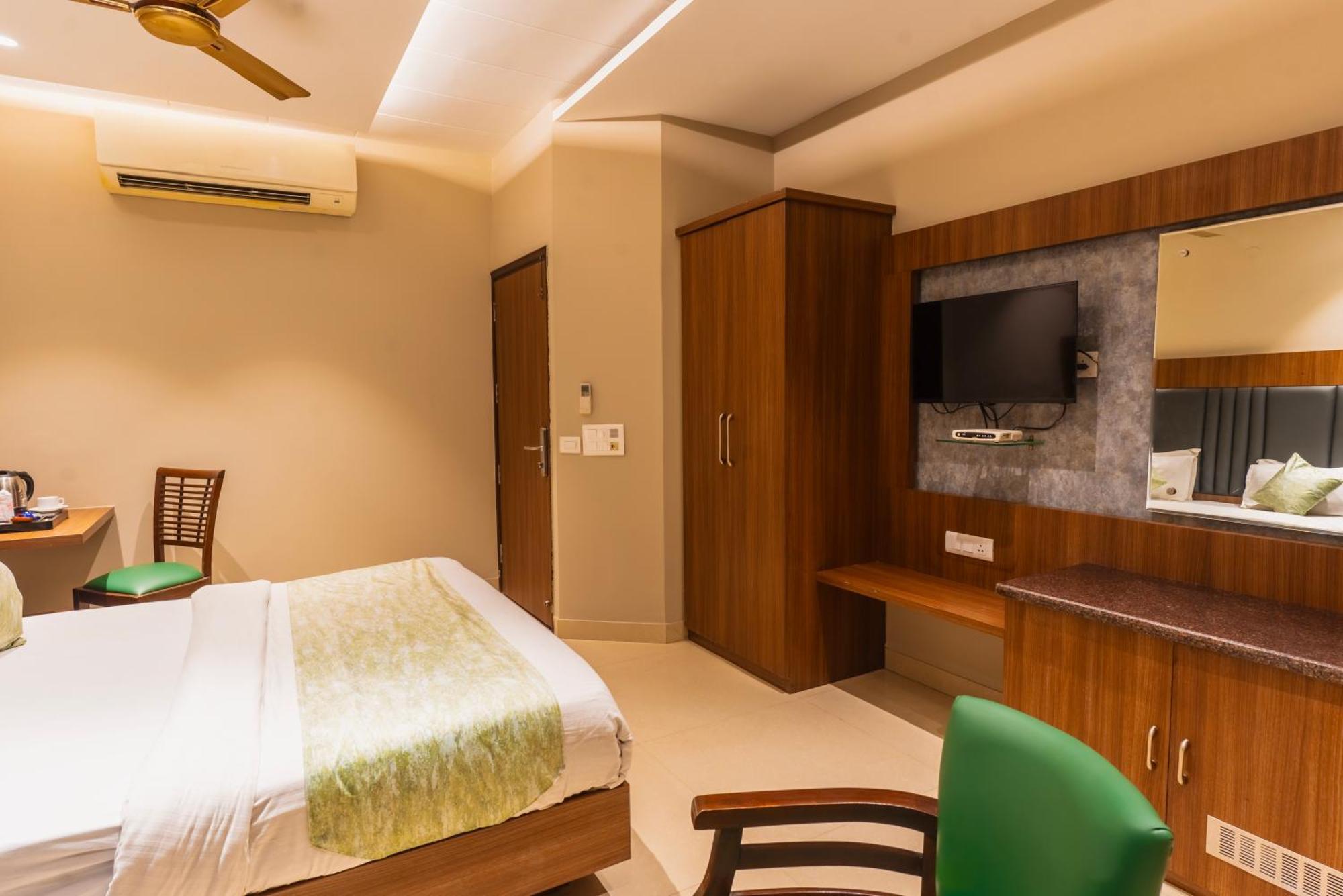 Hotel Amritsar International 2 Min Walk From Amritsar Bus Stand Εξωτερικό φωτογραφία