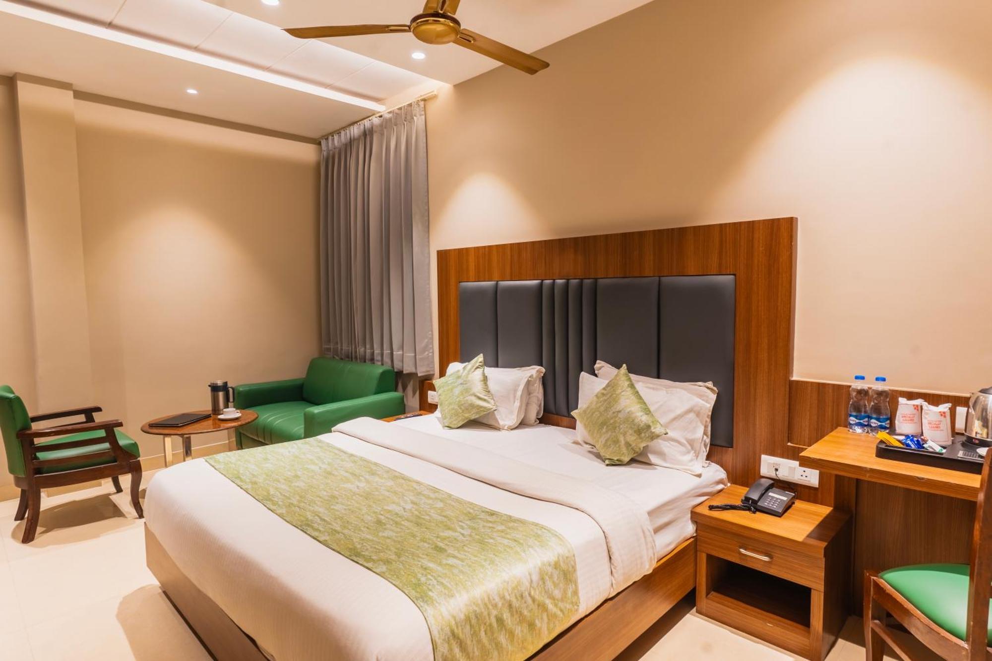 Hotel Amritsar International 2 Min Walk From Amritsar Bus Stand Εξωτερικό φωτογραφία